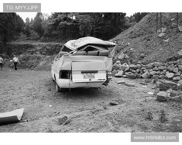 弗拉门戈球迷乘坐巴士发生翻车事故造成三人重伤