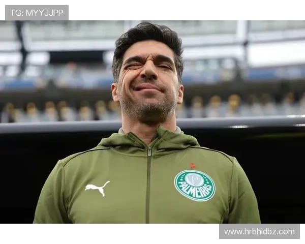 基多主帅坦言帕尔梅拉斯球场如同学校操场球队在对抗中遭遇全面压制